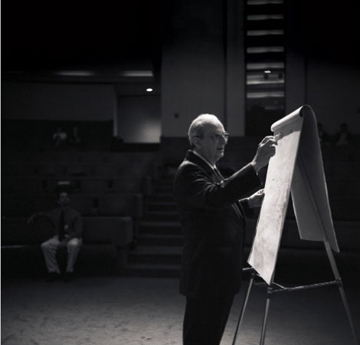 SEE, DO, AND TEACH: The success that Judah Folkman achieved in the late 1990s came after decades of dogged observation and investigation. When Folkman proved the concept behind his angiogenesis theory, the doors to innovation flew open as he and others sought ways to disable a tumor’s ability to spur the growth of nourishing blood vessels. <br/>Photo by Mark Ostow, courtesy of Children’s Hospital Boston