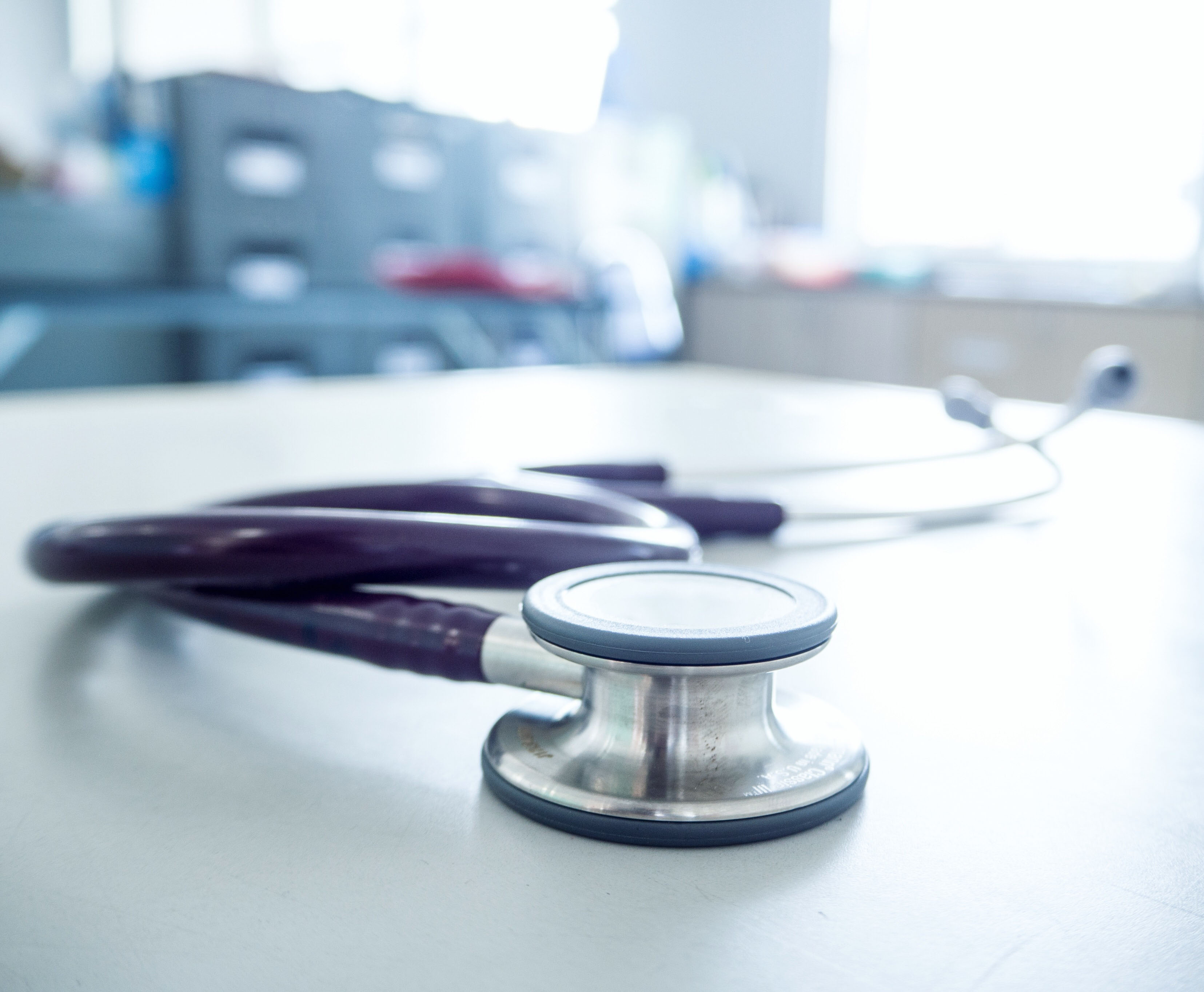 photo os stethoscope on desk
