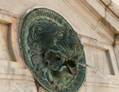 Lion fountain.