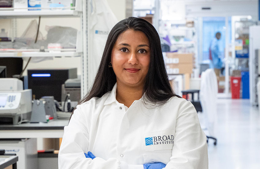 Photo portrait of a woman in a lab wearing a white coat.