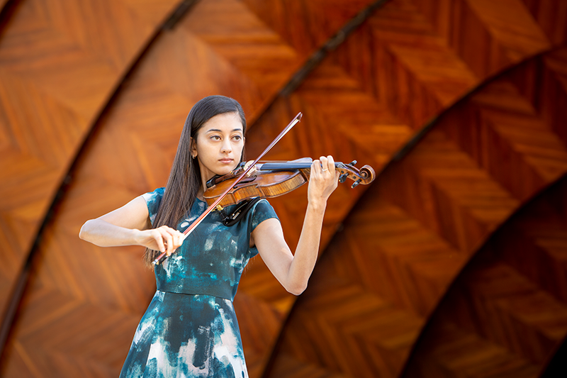 portrait of Anjali Misra playing violin