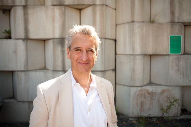 portrait of Claudio Toppelberg