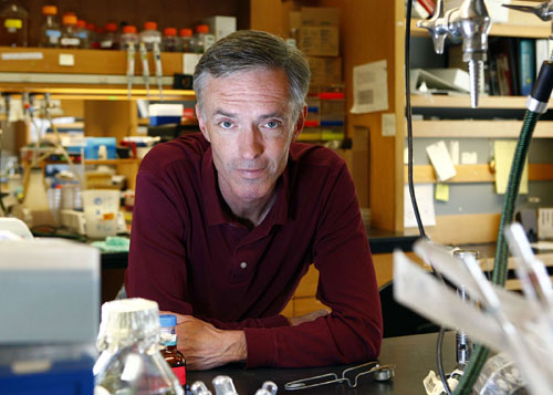 James Collins will continue to expand this work in synthetic biology at Harvard’s Wyss Institute. Photo courtesy HHMI.