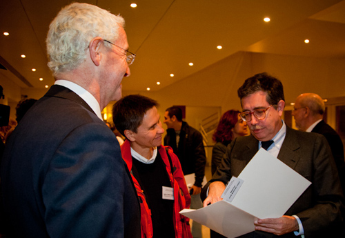 The Harvard Medical School–Portugal Program held its first annual symposium in December. At the event in Lisbon are (from left) Tom Kirchhausen, program director at HMS; Maria Carmo Fonseca, program director in Portugal; and Mariano Gago, the Portuguese minister of science, technology and higher education. Photo by David Clifford.