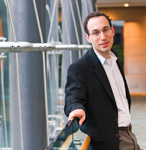 David Reich. Photo by Stephanie Mitchell/Harvard news staff