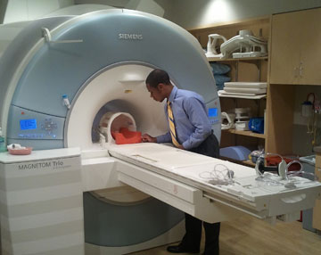 Malcolm Reid Jr. studying MRI spectroscopy. Photo by Alex Lin