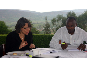 Joia Mukerjee, Associate Professor of Global Health and Social Medicine at HMS and Sabin Nsanzimana, Head of HIV AIDS, STIs and other Blood Borne Infections Division/ Rwanda Bio-Medical Center at the inaugural Global Health Delivery course. Photo by Claire Wagner.