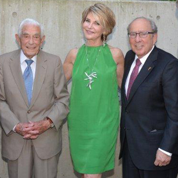 From left: Honoree Walter Guralnick, HSDM professor emeritus; UNESCO Artist for Peace Hedva Ser; HSDM Dean Bruce Donoff. Image: HSDM