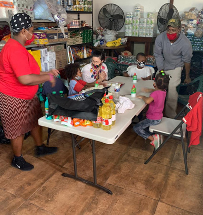 Sedas with refugee family of mother, father and three little children