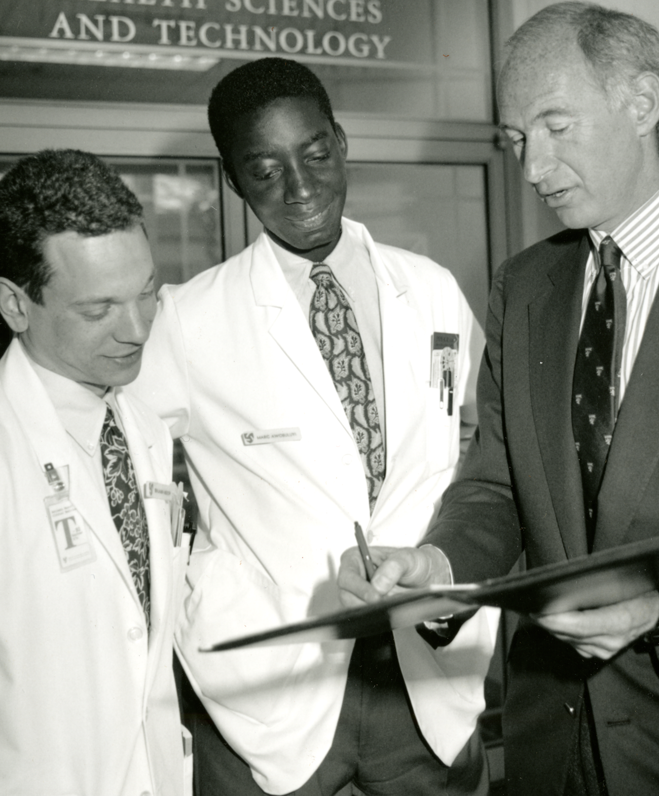 Michael Rosenblatt talks with two medical students, circa 1990s