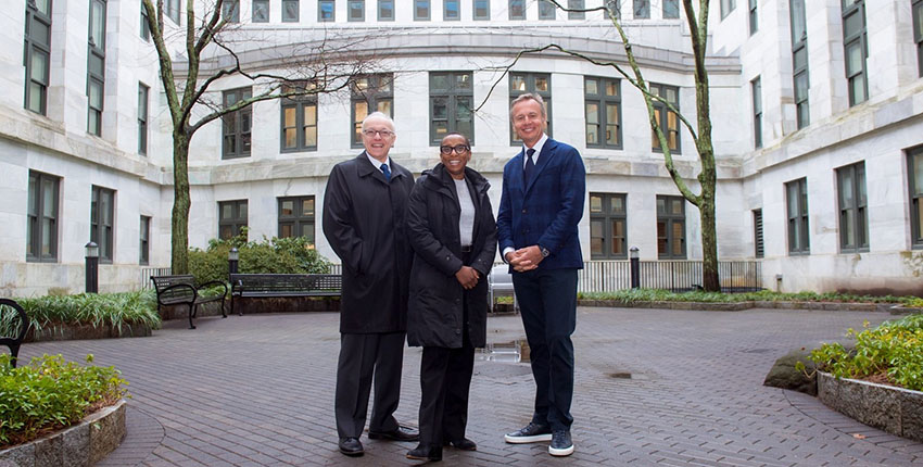 HMS Dean George Q. Daley, Harvard University President-elect Claudine Gay, and Ernesto Bertarelli in the courtyard of Building C on the HMS campus