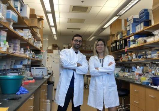 Yasmin Escobedo Lozoya with a colleague in the lab