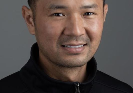 Portrait photo of Derrick Tin