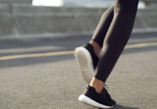 a runner's legs exercising