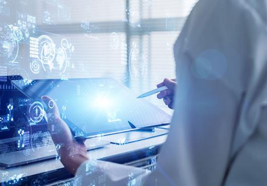 researcher using an interactive healthcare dashboard