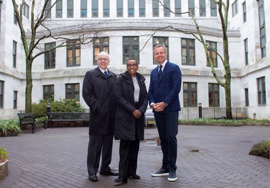 HMS Dean George Q. Daley, Harvard University President-elect Claudine Gay, and Ernesto Bertarelli in the courtyard of Building C on the HMS campus