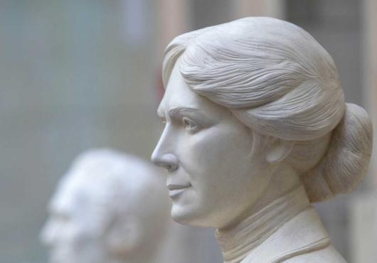 Photo of Alice Hamilton sculpture 