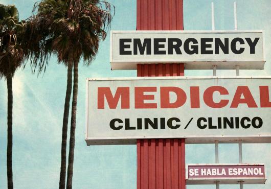 Medical clinic sign in Spanish