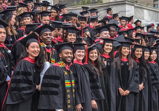 class of 2019 on steps of Gordon Hall