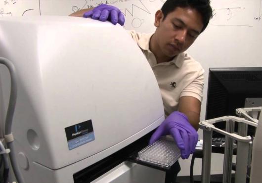 Renan Escalante works with a machine