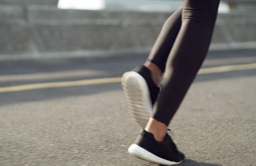 a runner's legs exercising