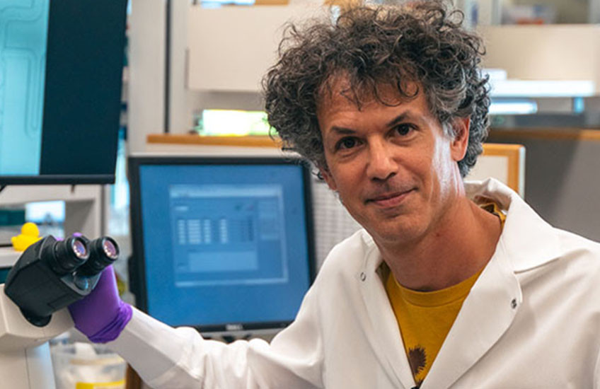 Portrait photo of Allon Klein in his lab.