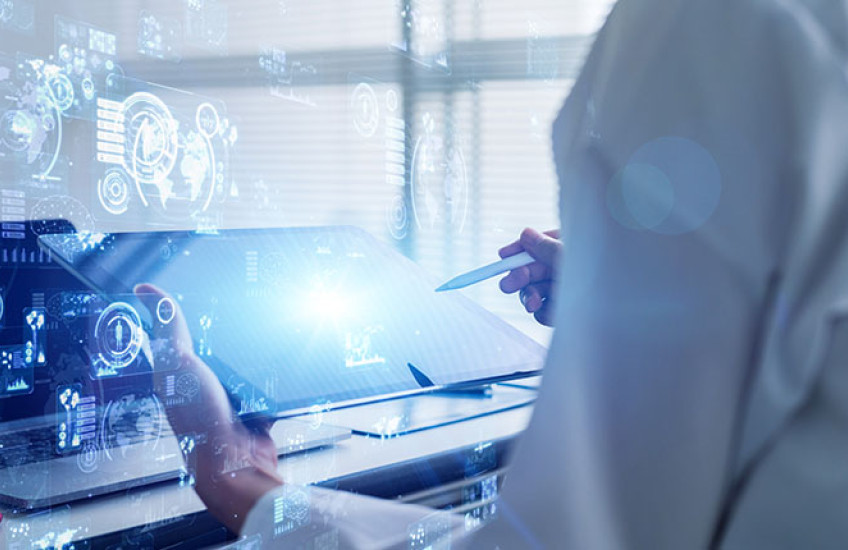 researcher using an interactive healthcare dashboard