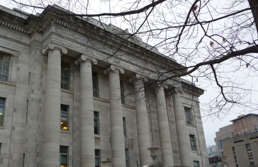 Exterior shot of Gordon Hall on the HMS quad
