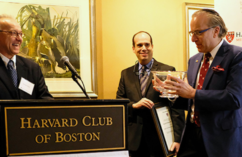 Honoree Kenneth Mandl, center, celebrates with HMS Dean George Q. Daley (left) and future professorship namesake Isaac Kohane.