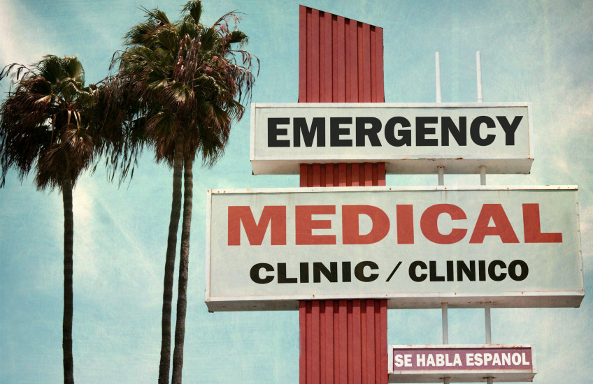 Medical clinic sign in Spanish