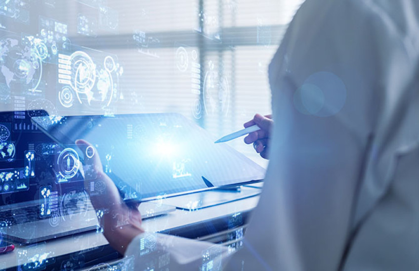 researcher using an interactive healthcare dashboard