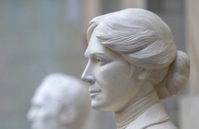 Photo of Alice Hamilton sculpture 