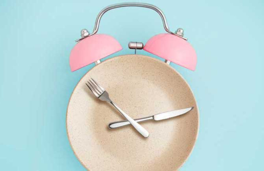 Illustration of a dinner plate & utensils looking like alarm clock