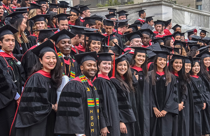 class of 2019 on steps of Gordon Hall