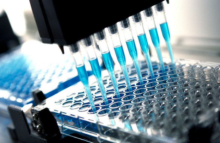  Backlit pipettes filling a matrix with a blue fluid.