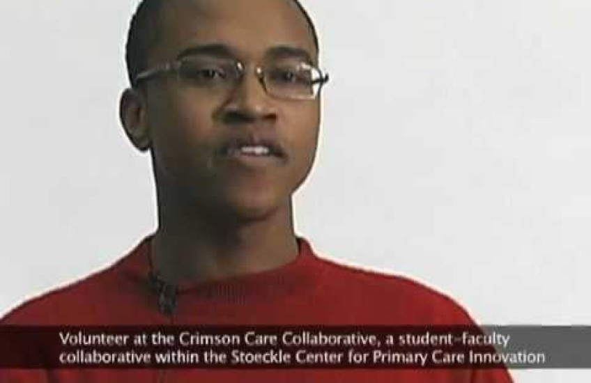 A student volunteer at the Crimson Care Collaborative