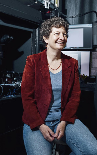 Portrait photo of Rachel Wilson in the lab