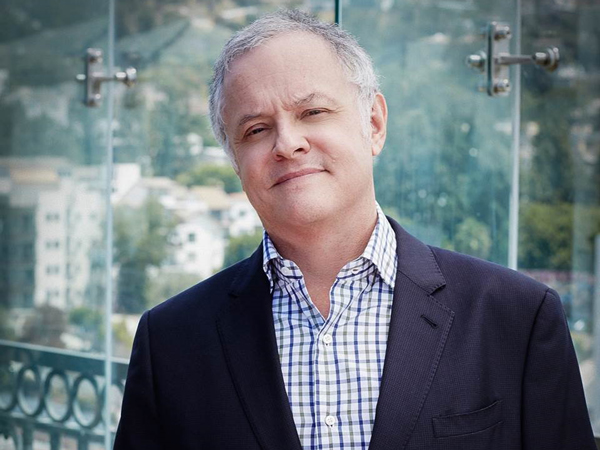 Alumnus Neal Baer 2018 Class Day Speaker | Harvard Medical School